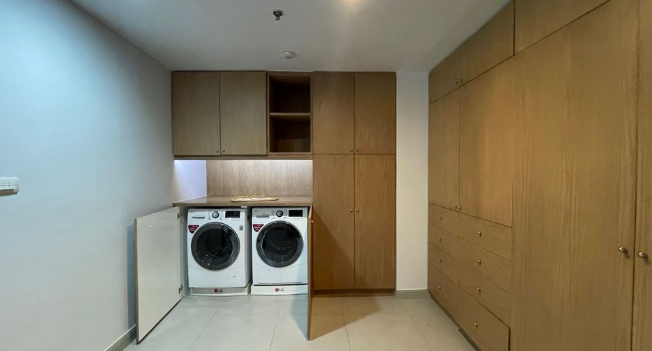 ให้เช่า 3 ห้องนอน คอนโด ใน คลองเตย, กรุงเทพฯ
