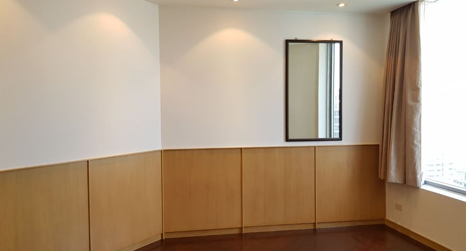 Wohnung zur Miete mit 3 Zimmer in Pathum Wan, Bangkok