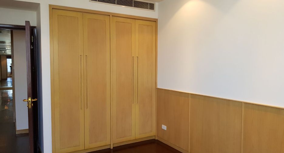 Wohnung zur Miete mit 3 Zimmer in Pathum Wan, Bangkok