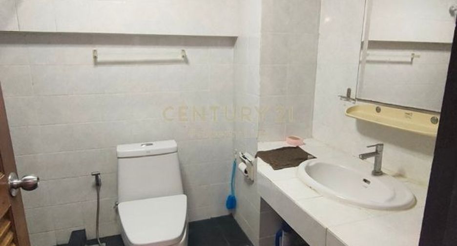 For rent and for sale 5 bedrooms townhouse in Chatuchak, Bangkok