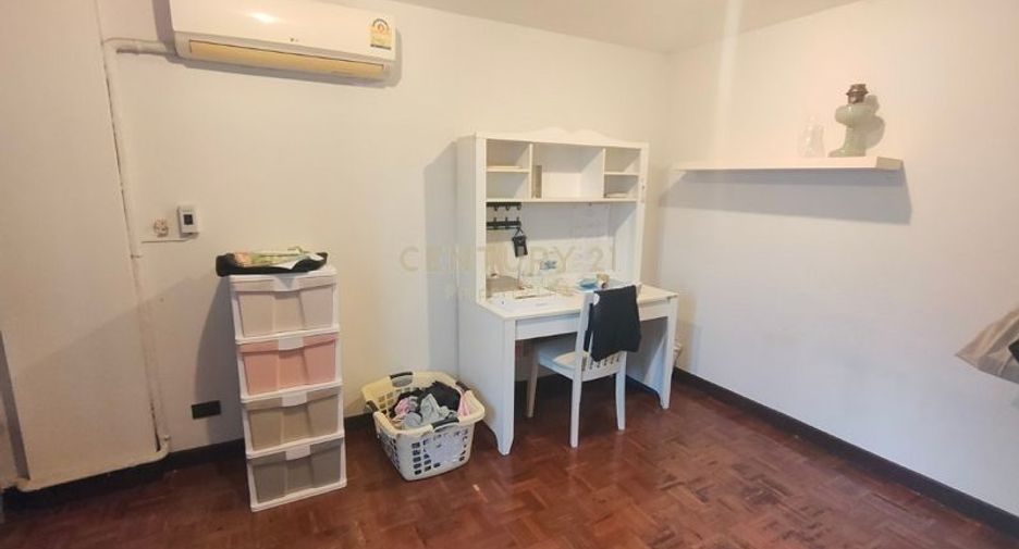 For rent and for sale 5 bedrooms townhouse in Chatuchak, Bangkok