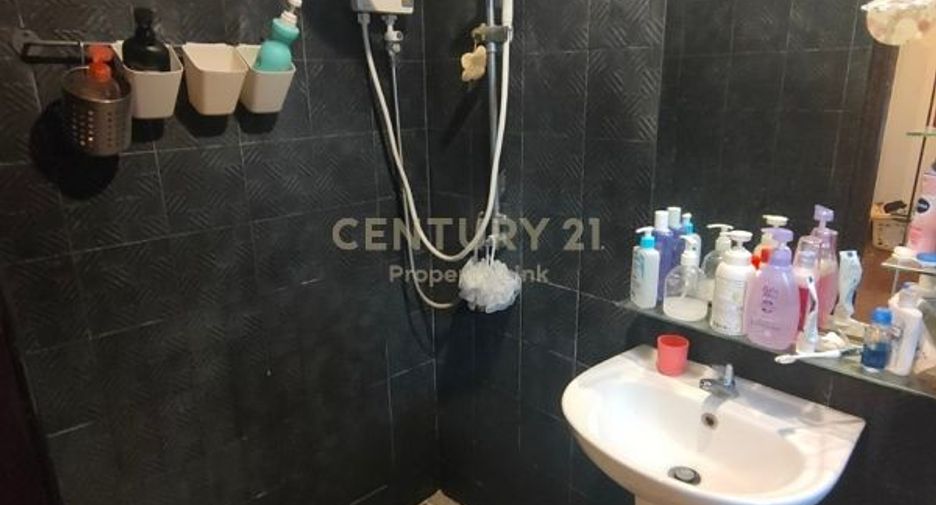 For rent and for sale 5 bedrooms townhouse in Chatuchak, Bangkok