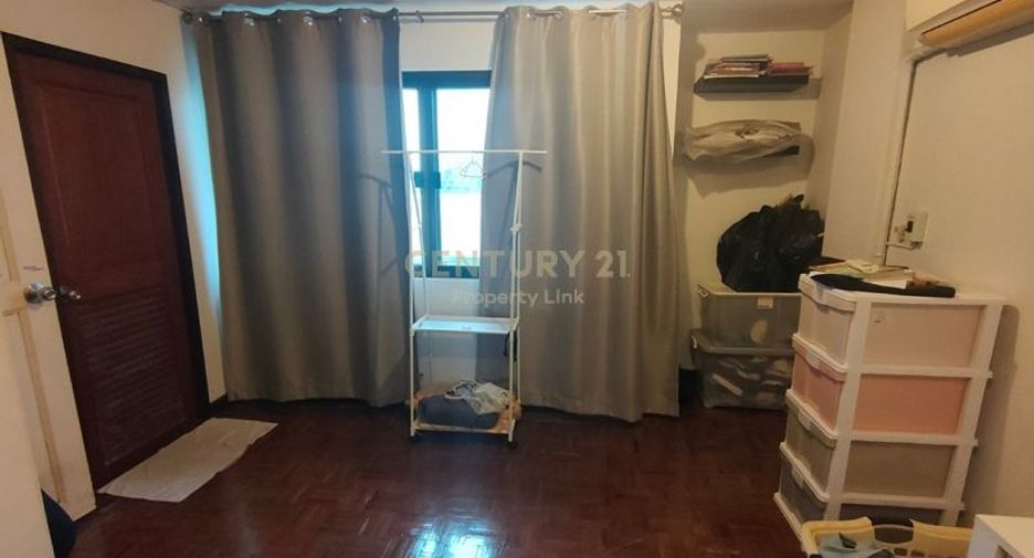 For rent and for sale 5 bedrooms townhouse in Chatuchak, Bangkok