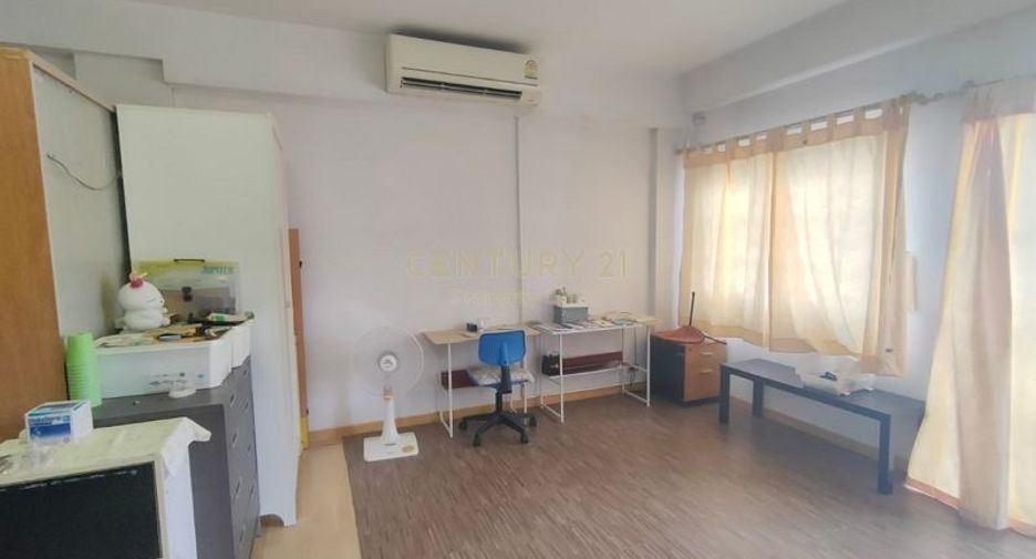 For rent and for sale 5 bedrooms townhouse in Chatuchak, Bangkok