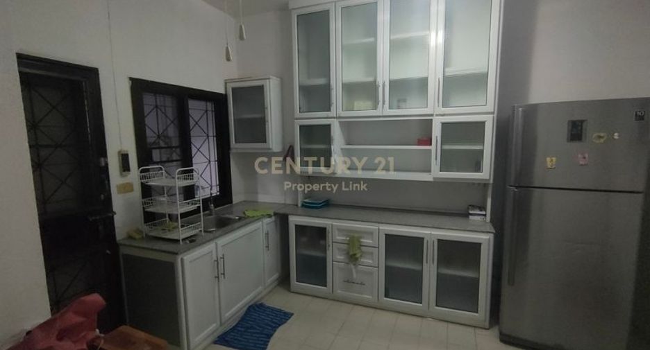 For rent and for sale 5 bedrooms townhouse in Chatuchak, Bangkok