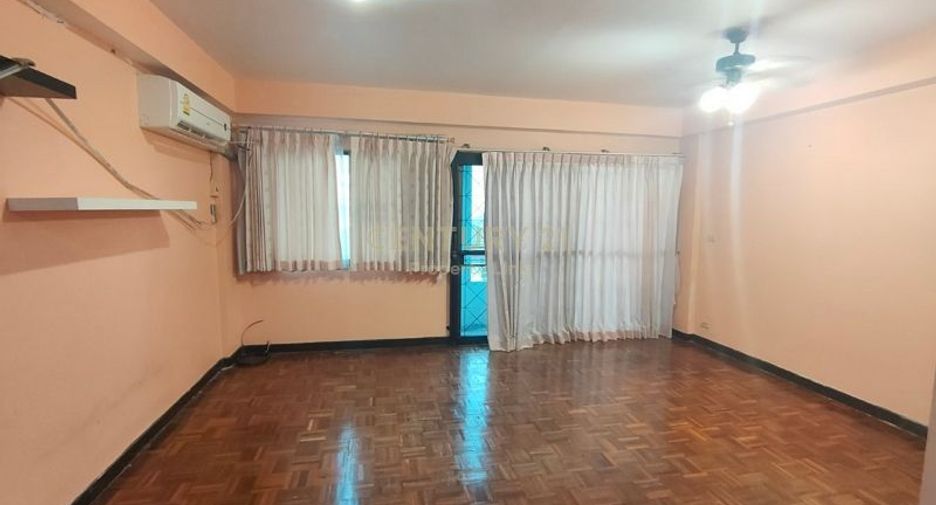 For rent and for sale 5 bedrooms townhouse in Chatuchak, Bangkok