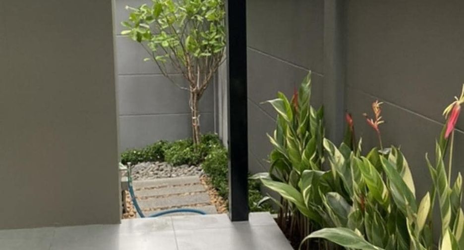 出租 3 卧室 独立屋 在 Phra Khanong, 曼谷