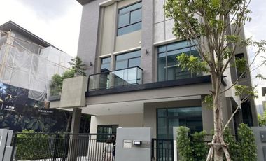 出租 3 卧室 独立屋 在 Phra Khanong, 曼谷
