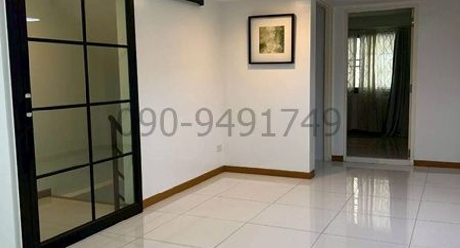 For rent 2 bedrooms retail Space in Khlong Toei, Bangkok