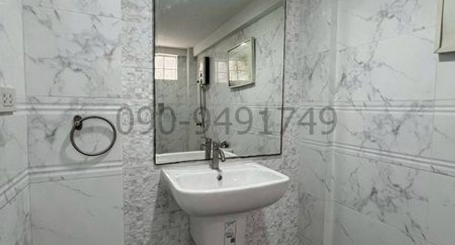 For rent 2 bedrooms retail Space in Khlong Toei, Bangkok