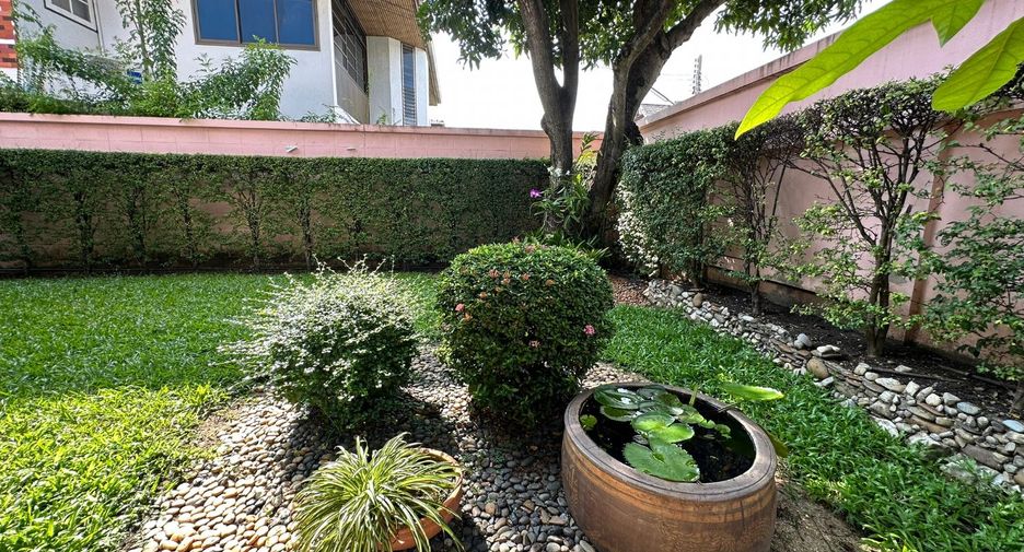 For sale 3 bedrooms house in Suan Luang, Bangkok