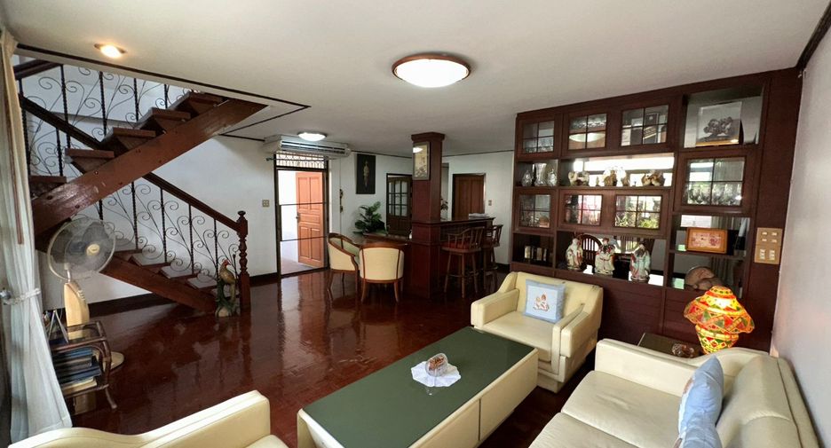 For sale 3 bedrooms house in Suan Luang, Bangkok