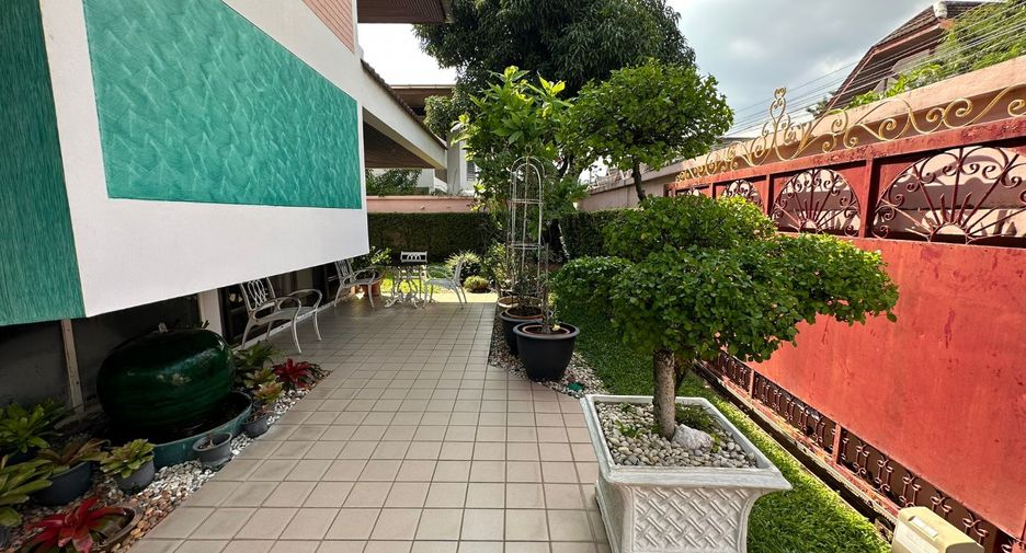 For sale 3 bedrooms house in Suan Luang, Bangkok