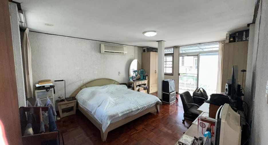 For sale 3 bedrooms house in Suan Luang, Bangkok