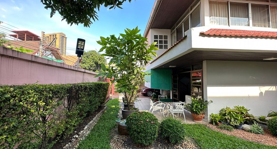 For sale 3 bedrooms house in Suan Luang, Bangkok