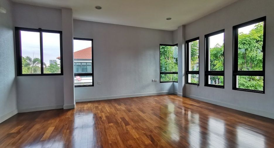 For sale 4 bed house in Mueang Nonthaburi, Nonthaburi