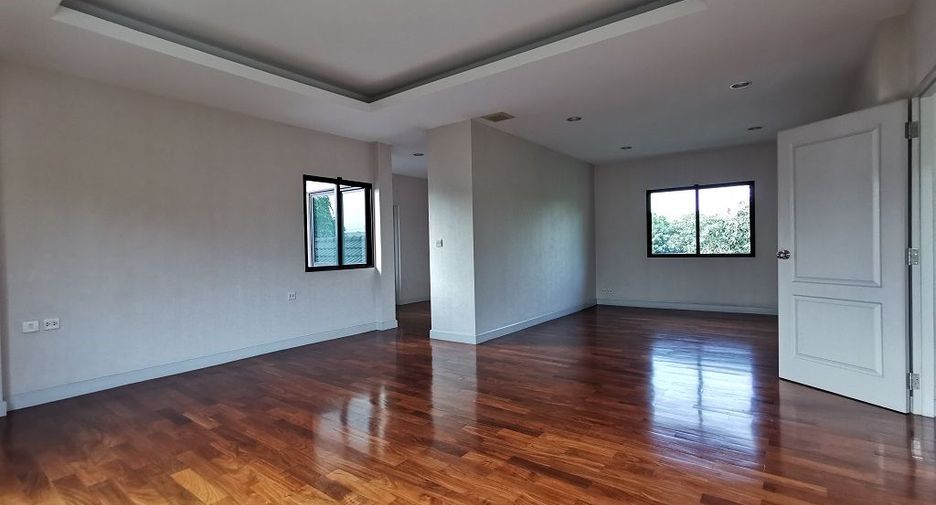 For sale 4 bed house in Mueang Nonthaburi, Nonthaburi