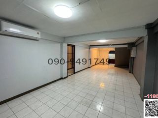 For rent 9 bedrooms retail Space in Khlong San, Bangkok