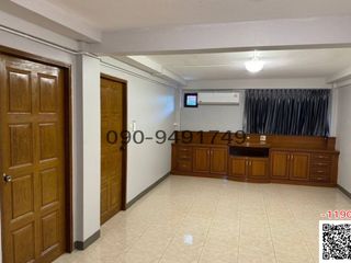 For rent 9 bedrooms retail Space in Khlong San, Bangkok