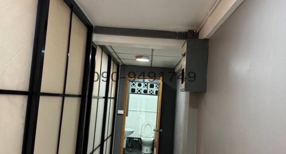 For rent 9 bedrooms retail Space in Khlong San, Bangkok