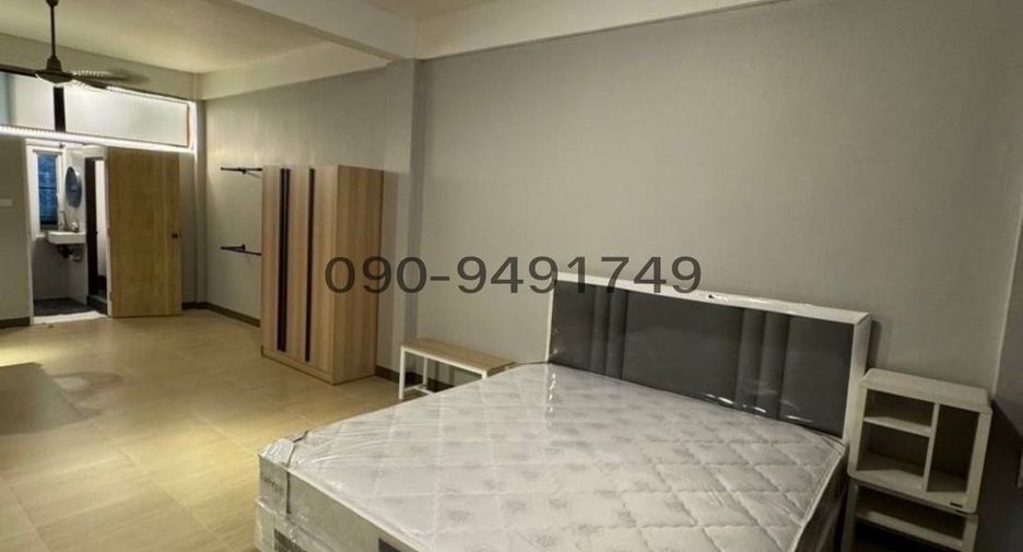 For rent 9 bedrooms retail Space in Khlong San, Bangkok