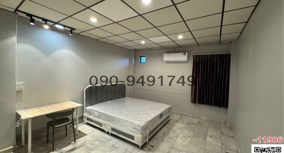 For rent 9 bedrooms retail Space in Khlong San, Bangkok