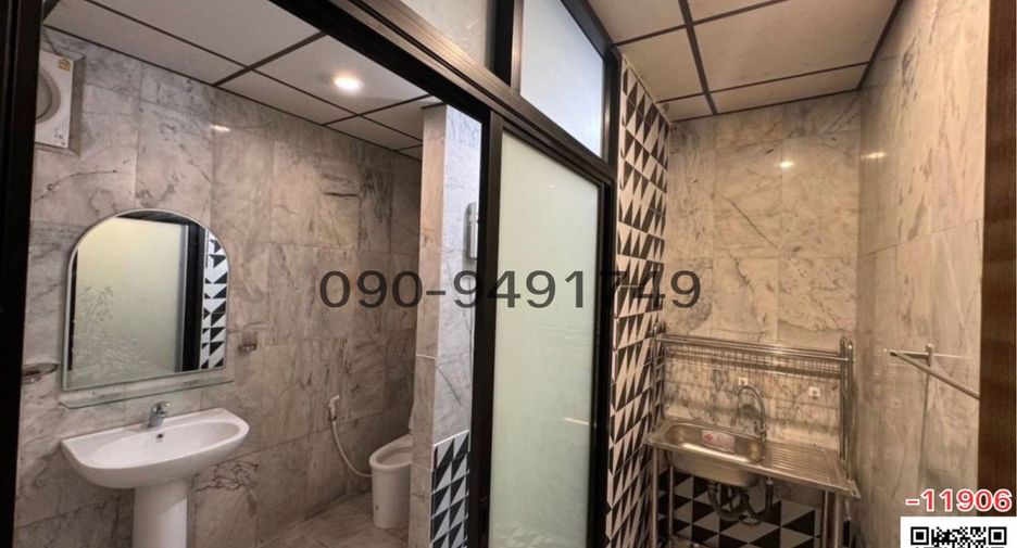 For rent 9 bedrooms retail Space in Khlong San, Bangkok