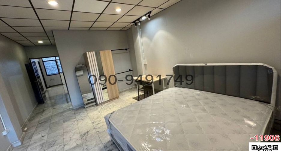 For rent 9 bedrooms retail Space in Khlong San, Bangkok