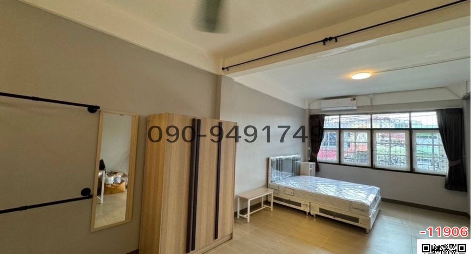 For rent 9 bedrooms retail Space in Khlong San, Bangkok