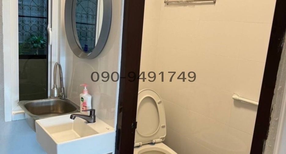 For rent 9 bedrooms retail Space in Khlong San, Bangkok