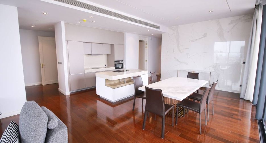 For rent 3 bedrooms condo in Khlong Toei, Bangkok