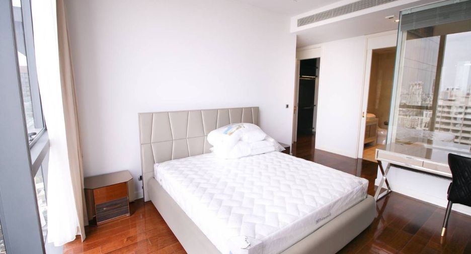 For rent 3 bedrooms condo in Khlong Toei, Bangkok