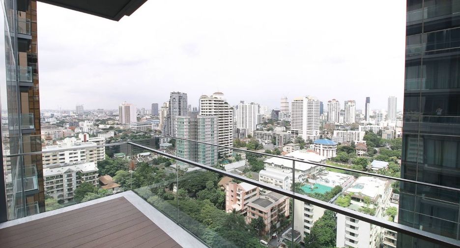 For rent 3 bedrooms condo in Khlong Toei, Bangkok