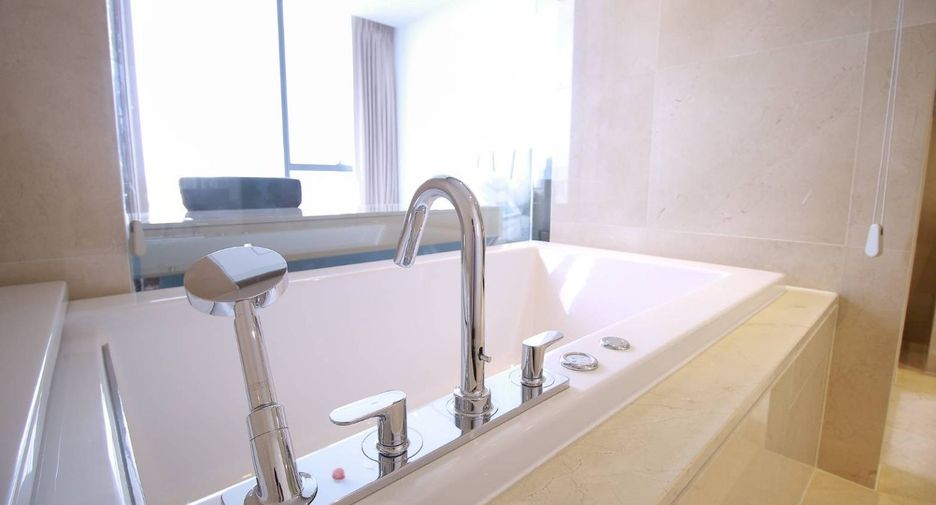 For rent 3 bedrooms condo in Khlong Toei, Bangkok