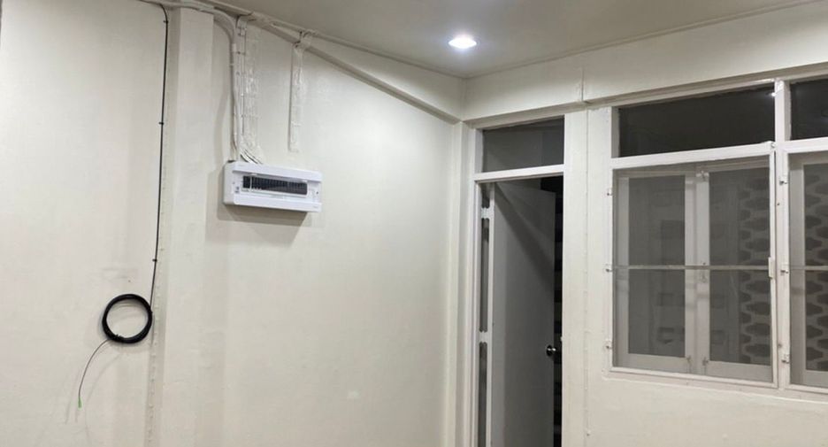 ให้เช่า 4 ห้องนอน ทาวน์เฮ้าส์ ใน วัฒนา, กรุงเทพฯ