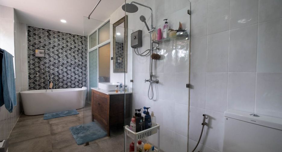 For sale 5 bedrooms house in Doi Saket, Chiang Mai