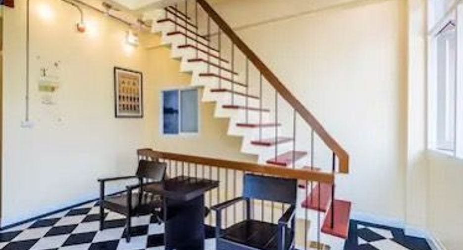 For rent 20 bed hotel in Thawi Watthana, Bangkok