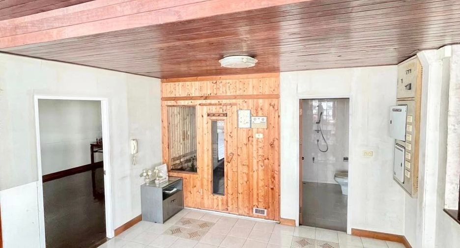 For sale 6 bedrooms retail Space in Khlong San, Bangkok