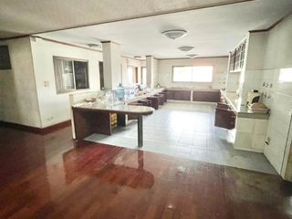 For sale 6 bedrooms retail Space in Khlong San, Bangkok