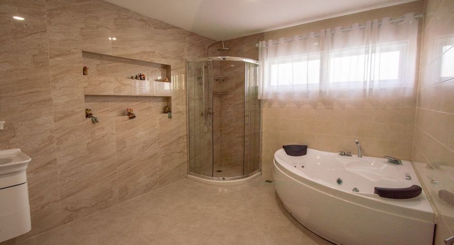 For sale 5 bedrooms villa in San Sai, Chiang Mai