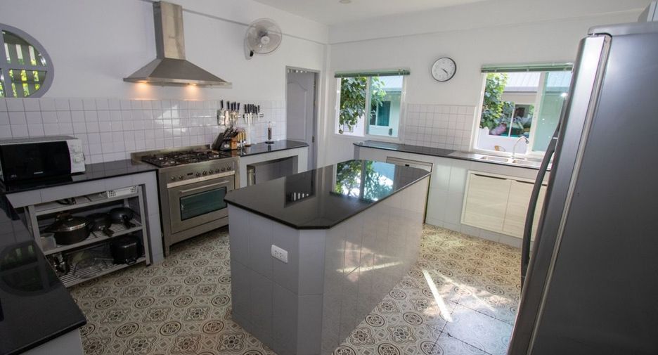 For sale 5 bedrooms villa in San Sai, Chiang Mai