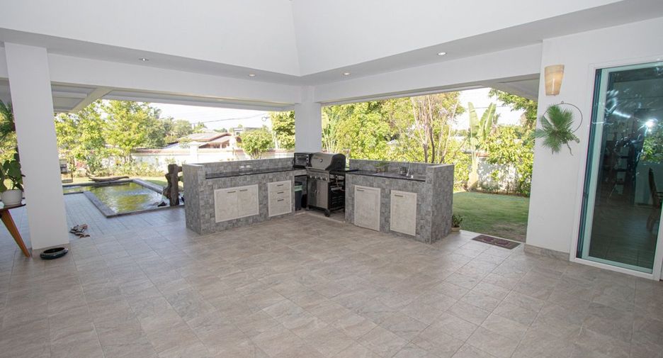 For sale 5 bedrooms villa in San Sai, Chiang Mai