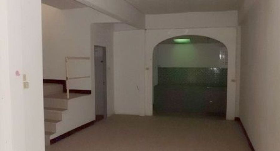Casa adosada en venta de 2 habitaciones en Thanyaburi, Pathum Thani