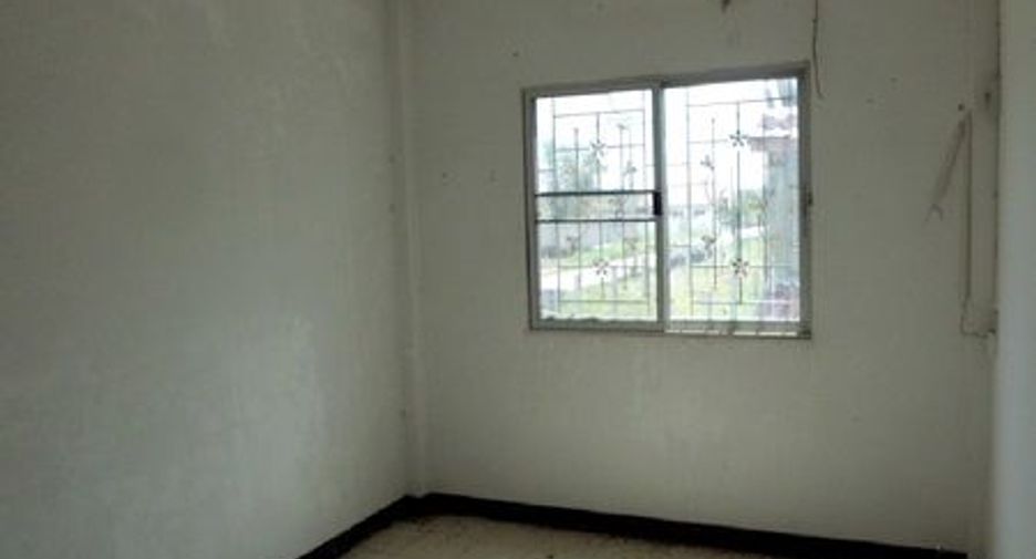Casa adosada en venta de 2 habitaciones en Thanyaburi, Pathum Thani