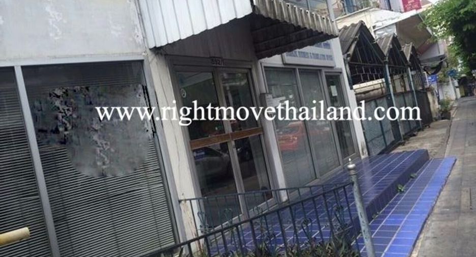 For rent 2 Beds retail Space in Sathon, Bangkok