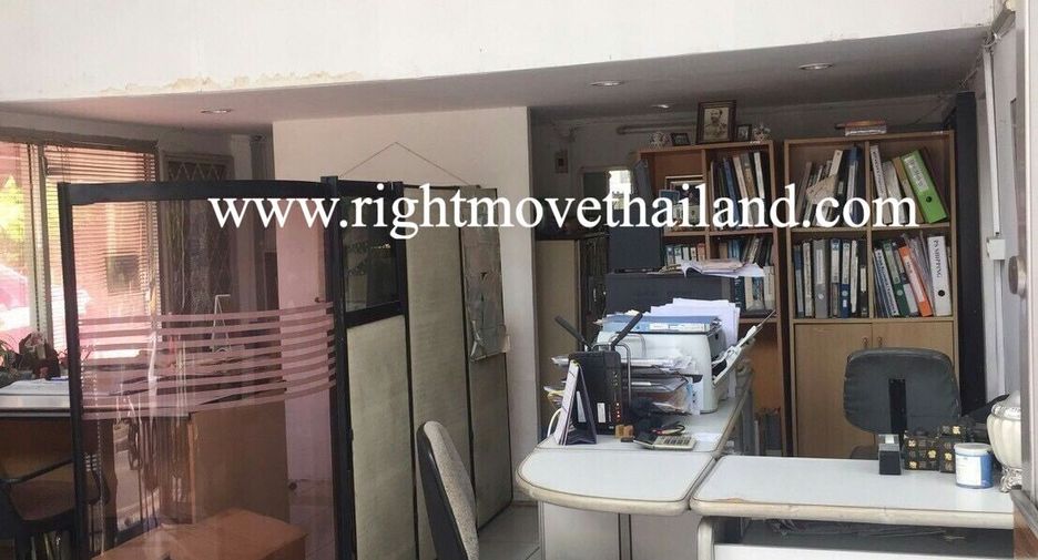 For rent 2 bed retail Space in Sathon, Bangkok