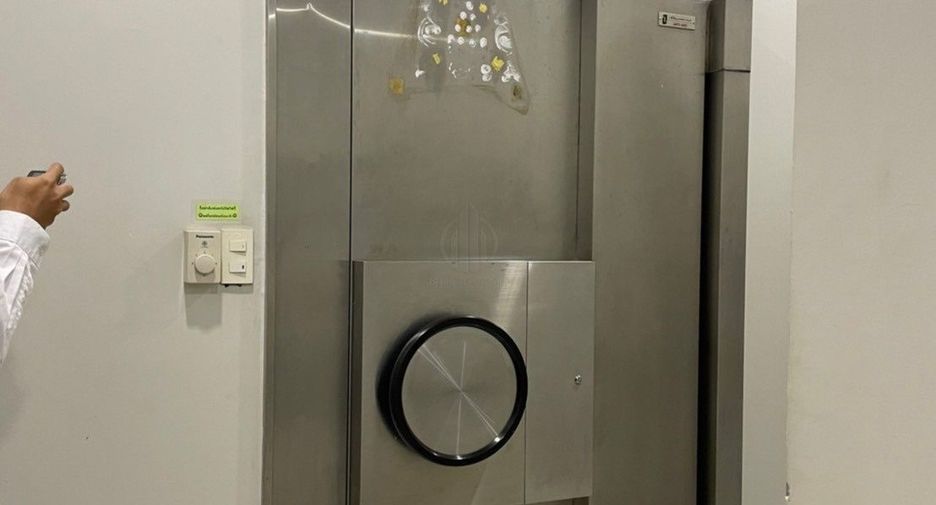 For rent 4 bedrooms retail Space in Samphanthawong, Bangkok