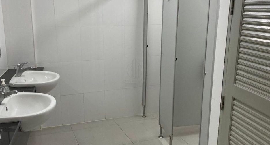 For rent 4 bedrooms retail Space in Samphanthawong, Bangkok