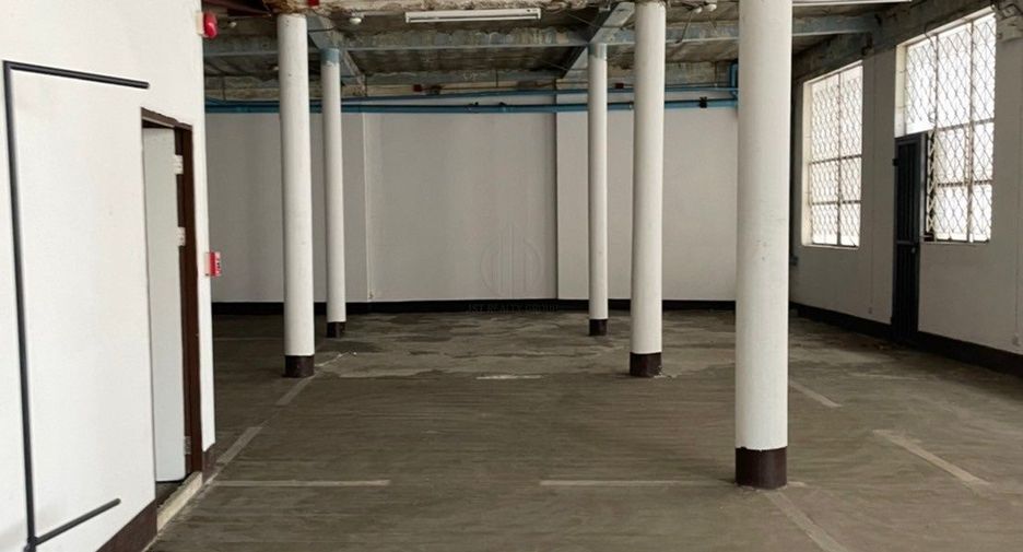 For rent 4 bedrooms retail Space in Samphanthawong, Bangkok