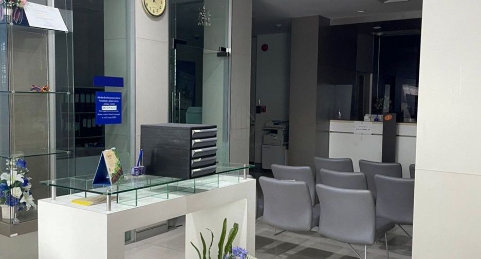 For rent 4 bedrooms retail Space in Samphanthawong, Bangkok